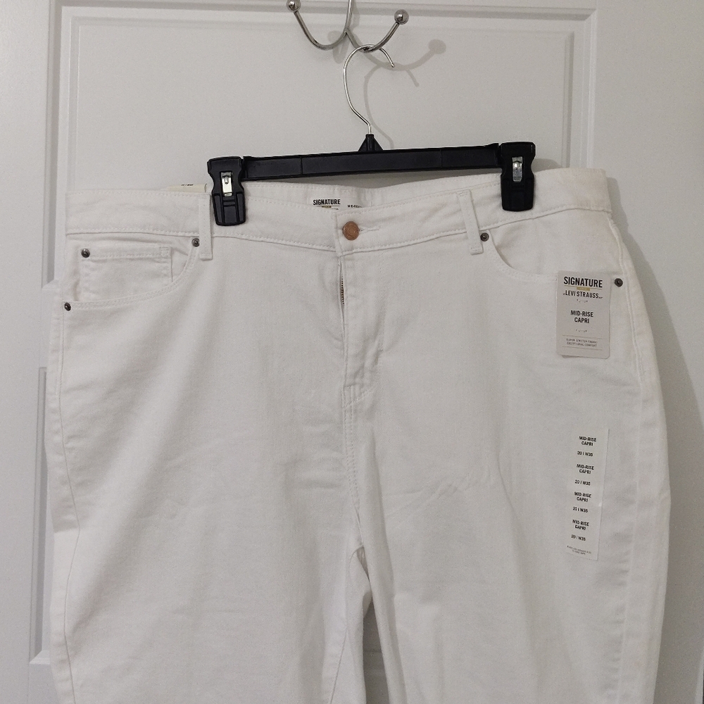 Signature By Levi Strauss Mid-Rise Capri Size 24 W 37 NWT - Picture 2 of 5